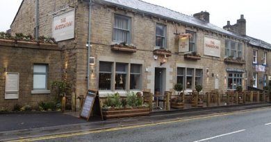 the-waggon-inn-uppermill-bar-restaurant-saddleworth